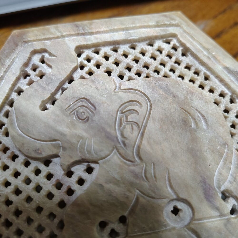 Small Soapstone Trinket Box with Elephant Detail - Picture 2 of 10